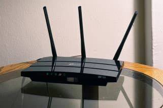 آمریکا به AT&T هشدار داد؛ روترهای چینی باید تا ۲۰۲۷ حذف شوند.